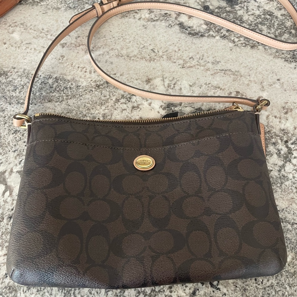Coach crossbody - authentic. Smoke free/pet free